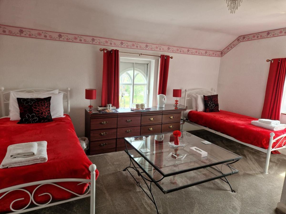 Llandysilio Ty Llew酒店 外观 照片