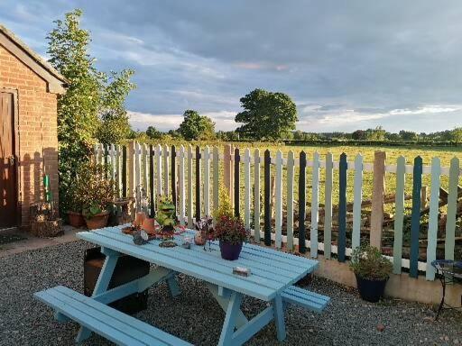 Llandysilio Ty Llew酒店 外观 照片