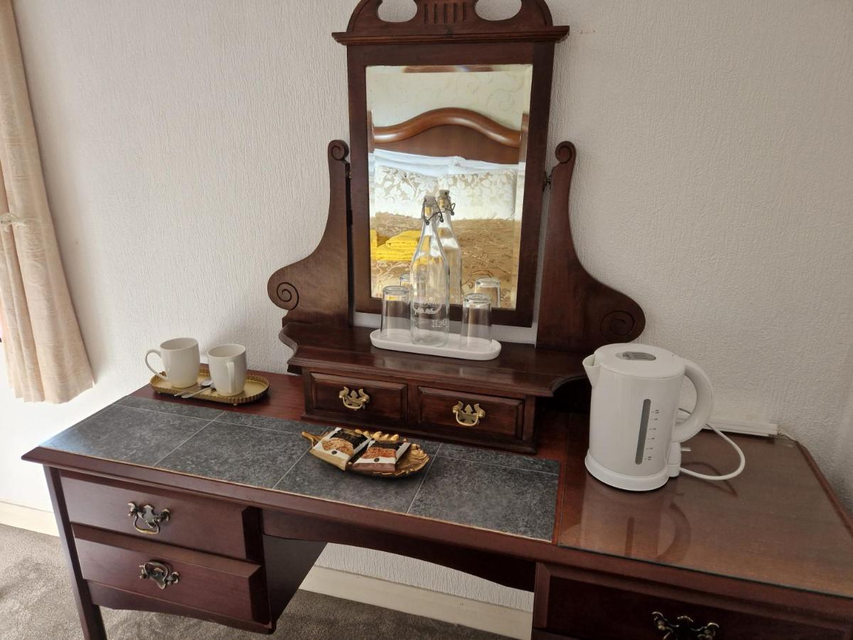 Llandysilio Ty Llew酒店 外观 照片