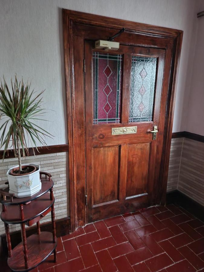Llandysilio Ty Llew酒店 外观 照片