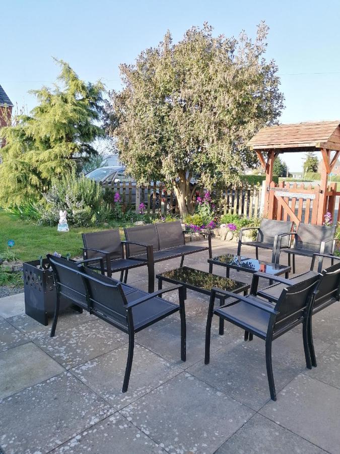 Llandysilio Ty Llew酒店 外观 照片