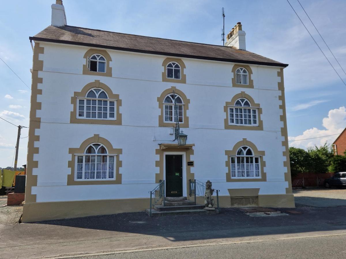 Llandysilio Ty Llew酒店 外观 照片