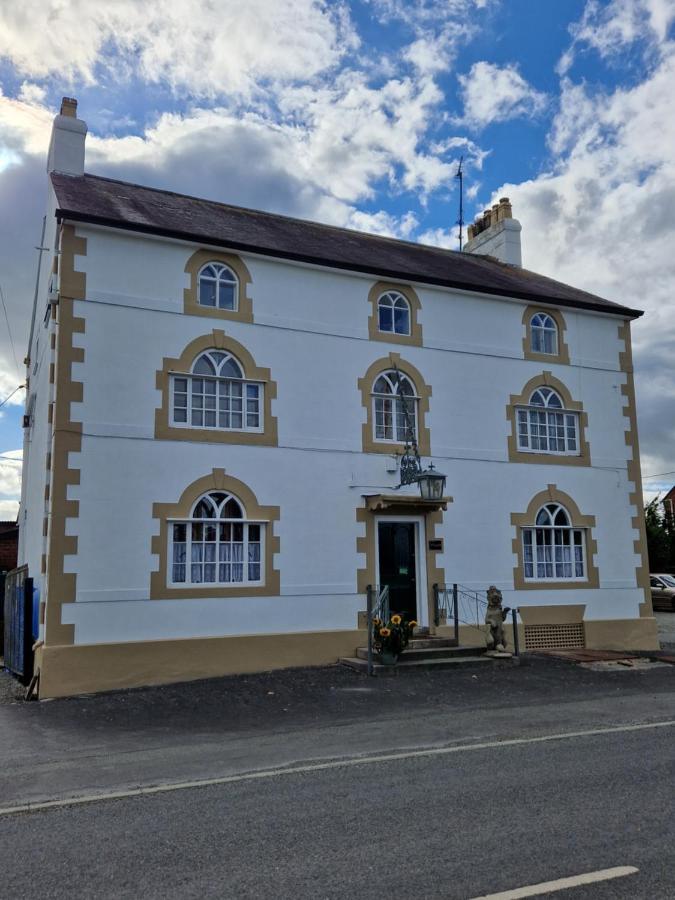 Llandysilio Ty Llew酒店 外观 照片